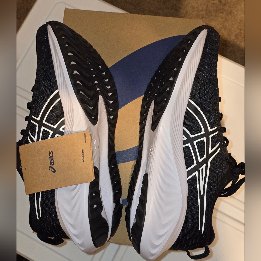 ASICS Gel-Excite 10 Women’s Running Shoes – Black/White Size 7 New in Box - Picture 2 of 8